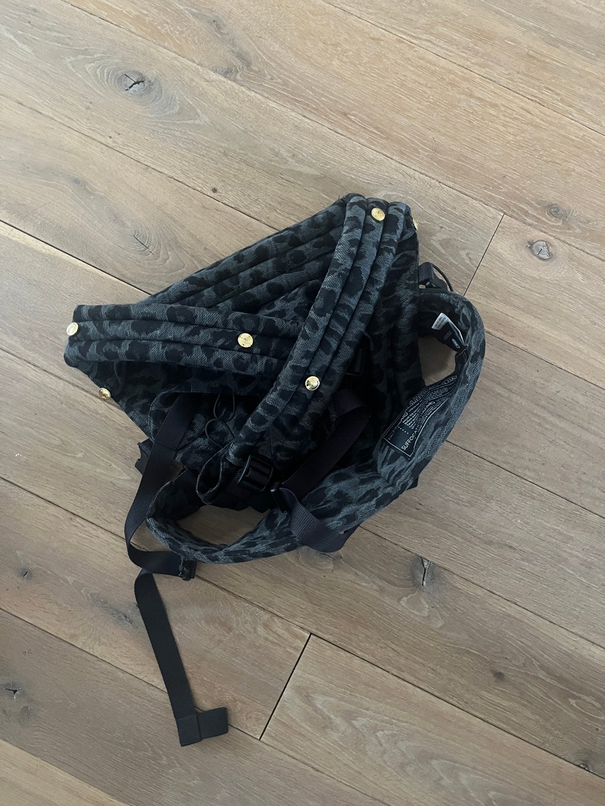 Artipoppe Draagzak Leopard Print - Zo goed als nieuw, Kinderen en Baby's, Overige merken, Buik of Rug, Ophalen of Verzenden, Zo goed als nieuw
