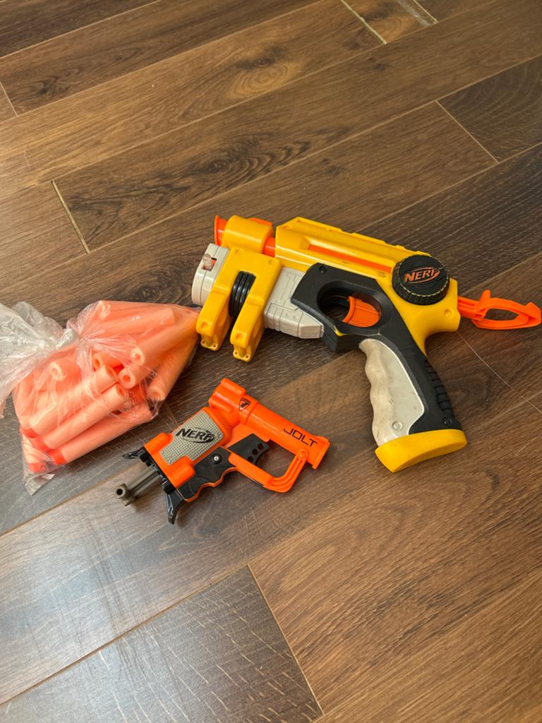 Twee Nerf pistolen met pijltjes, Ophalen of Verzenden, Zo goed als nieuw