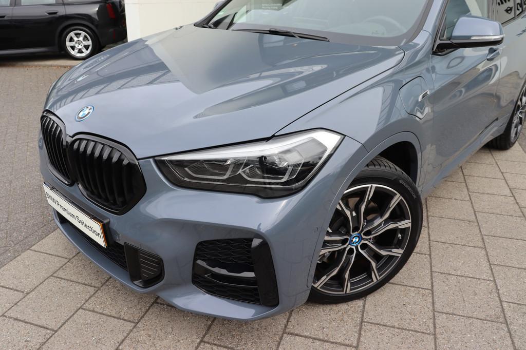 BMW X1 xDrive25e High Executive M Sport Automaat / Trekhaak, 8 kWh, Gebruikt, Met garantie (alle), Bedrijf