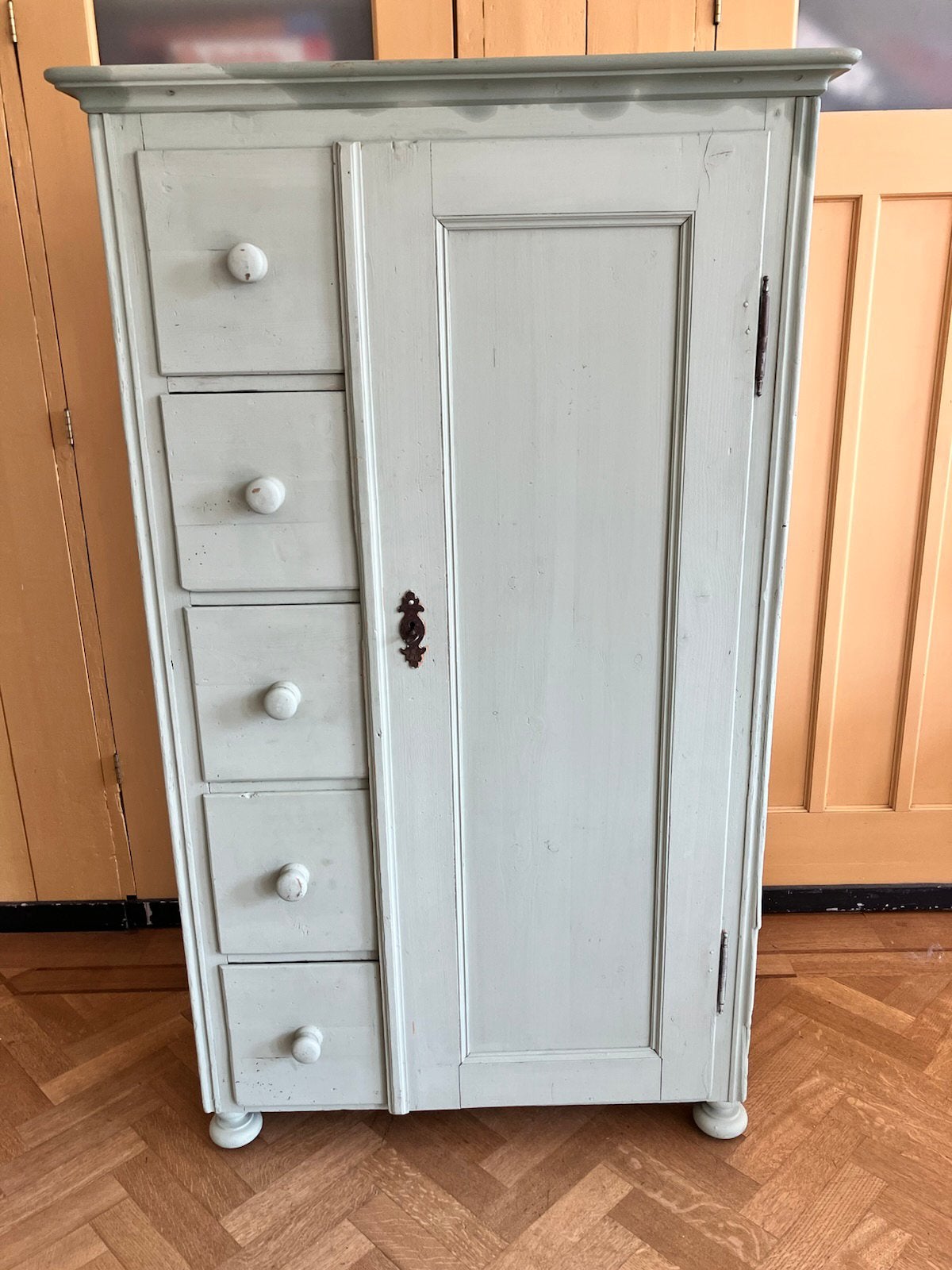 Oude houten kast met lades en deur, Ophalen, Gebruikt