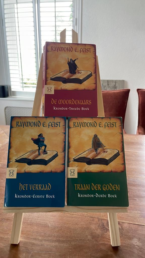 Raymond E. Feist - Krondor-reeks (3 boeken), Boeken, Ophalen of Verzenden, Zo goed als nieuw, Raymond E. Feist