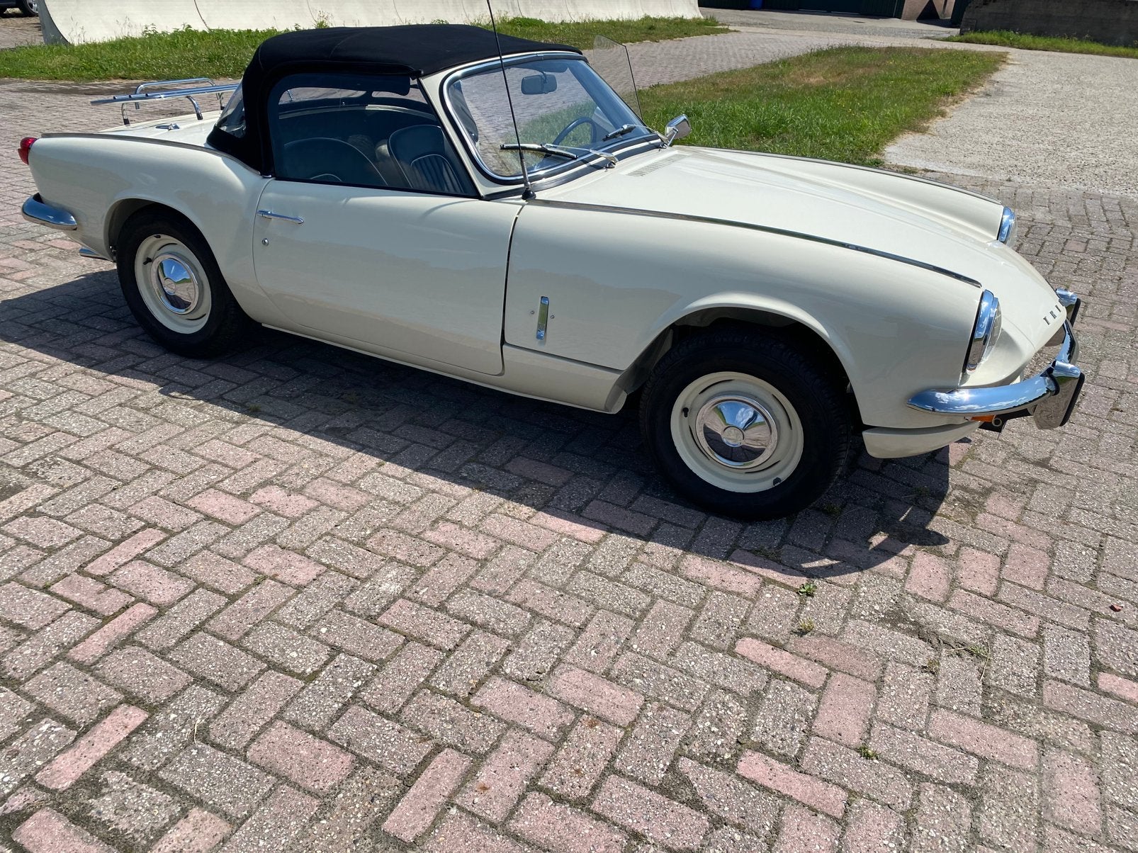Triumph Spitfire 1968 MK III  gerestaureerd met hardtop, Auto's, Zwart, 4 cilinders, Cabriolet, Wit