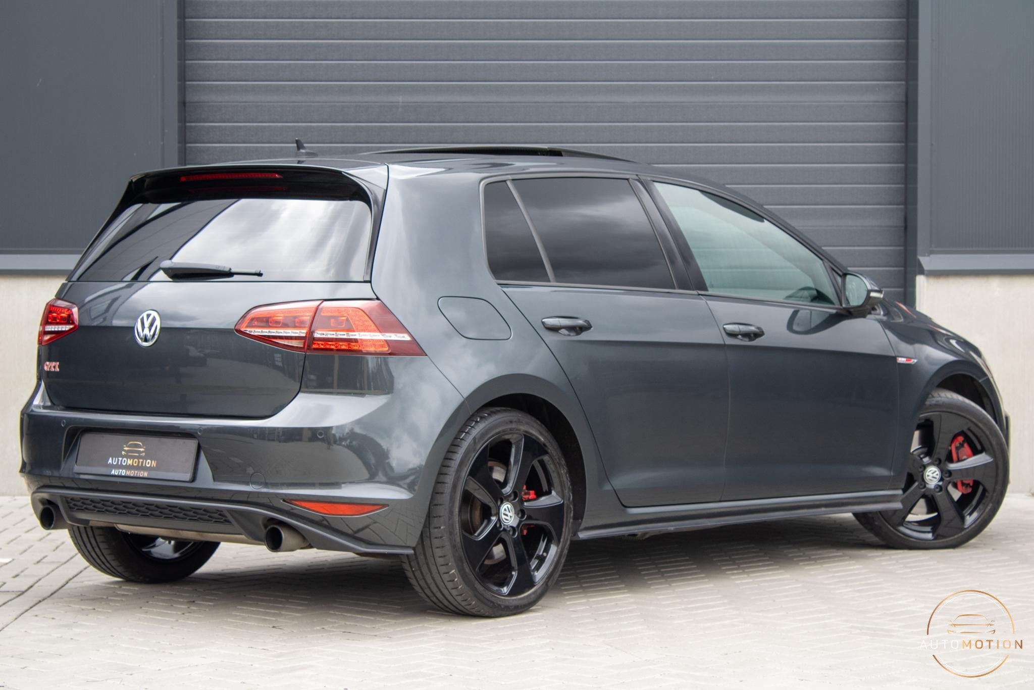 Volkswagen Golf 2.0 TSI GTI Performance PANO CAMERA LEDER AC, Auto's, Dealer onderhouden, Gebruikt, 4 cilinders, Leder