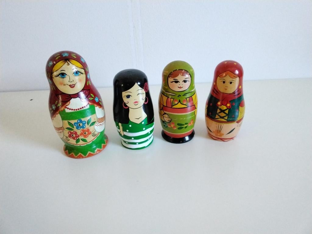 Set van 4 Matroesjka poppen - Handgeschilderd, Verzamelen, Poppetjes en Figuurtjes, Ophalen of Verzenden, Zo goed als nieuw
