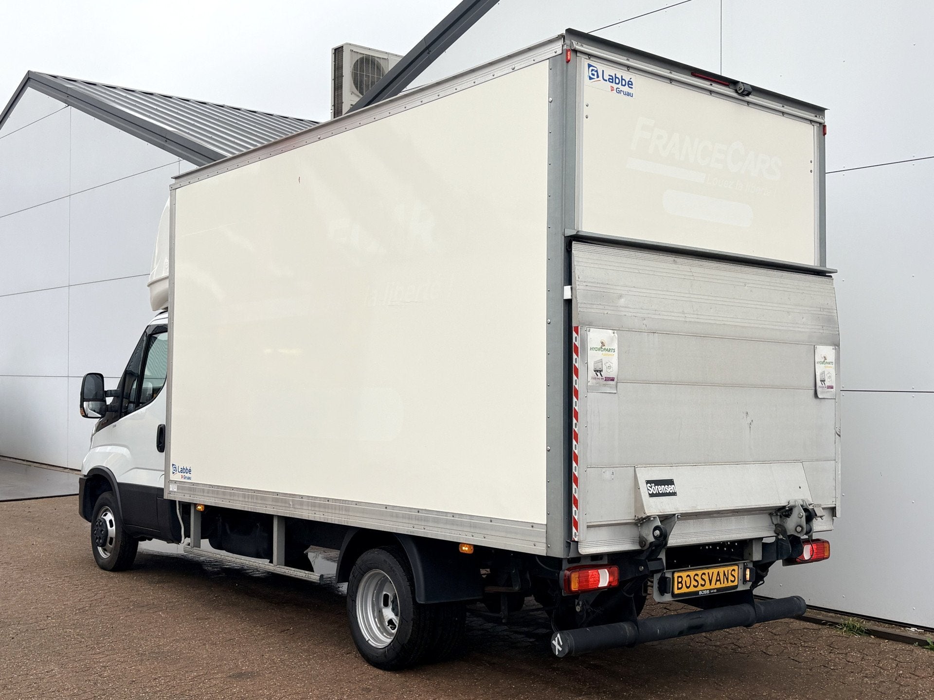 Iveco Daily 35C16 3.0 160PK Bakwagen Laadklep Zijdeur Camera, Auto's, Gebruikt, Zwart, 4 cilinders, Iveco