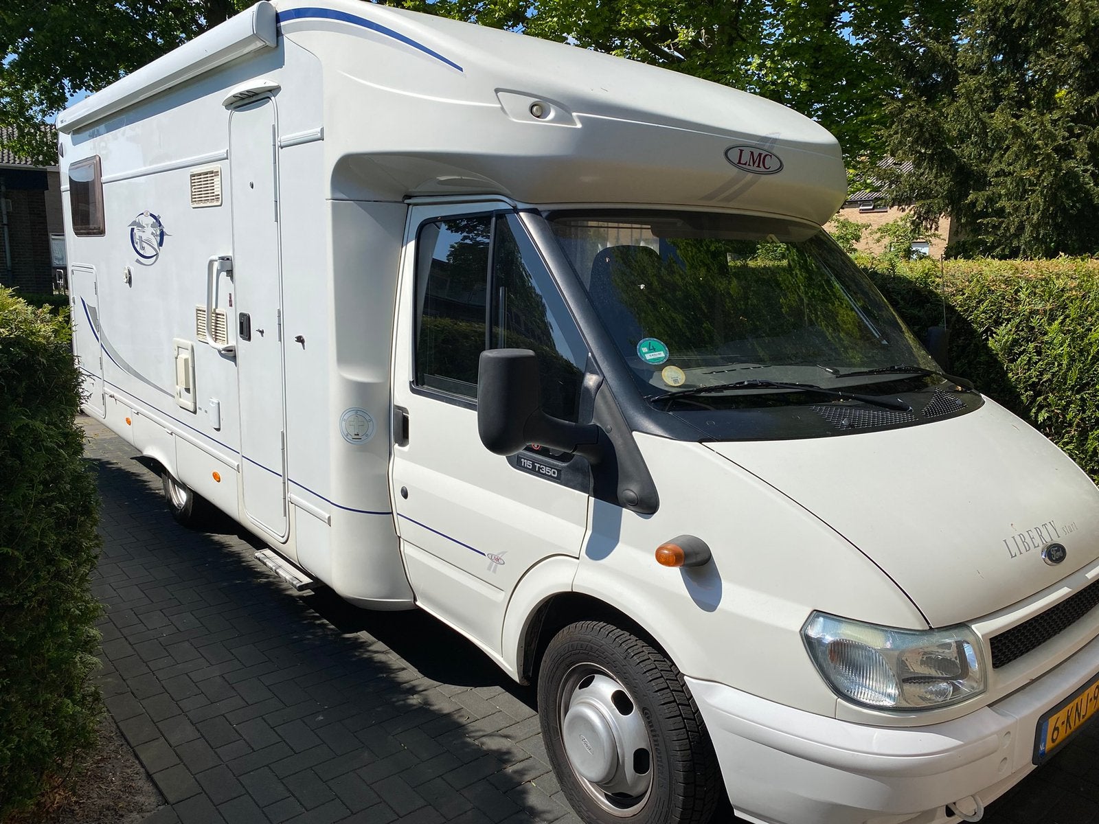 LMC camper uit 2006 met lengtebedden voor maar   € 22.121, Ringverwarming, Ford, Treinzit, Tot en met 3