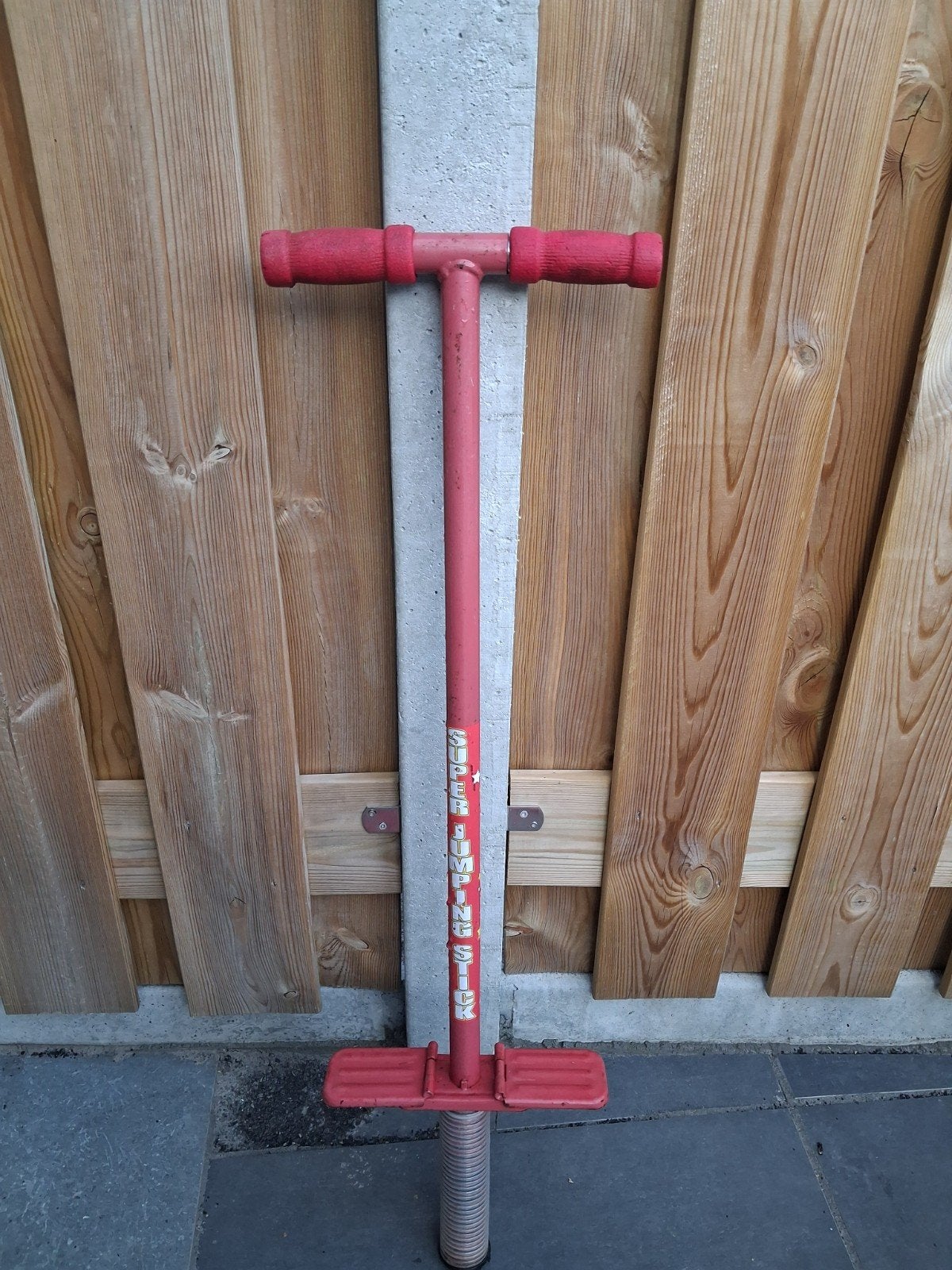 Rode Pogo Stick, Ophalen, Gebruikt