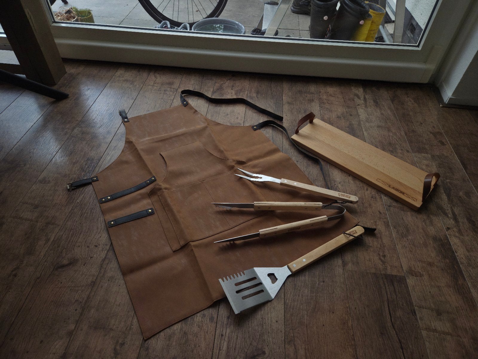 Nieuw bbq schort en bbq gerei, Ophalen, Nieuw