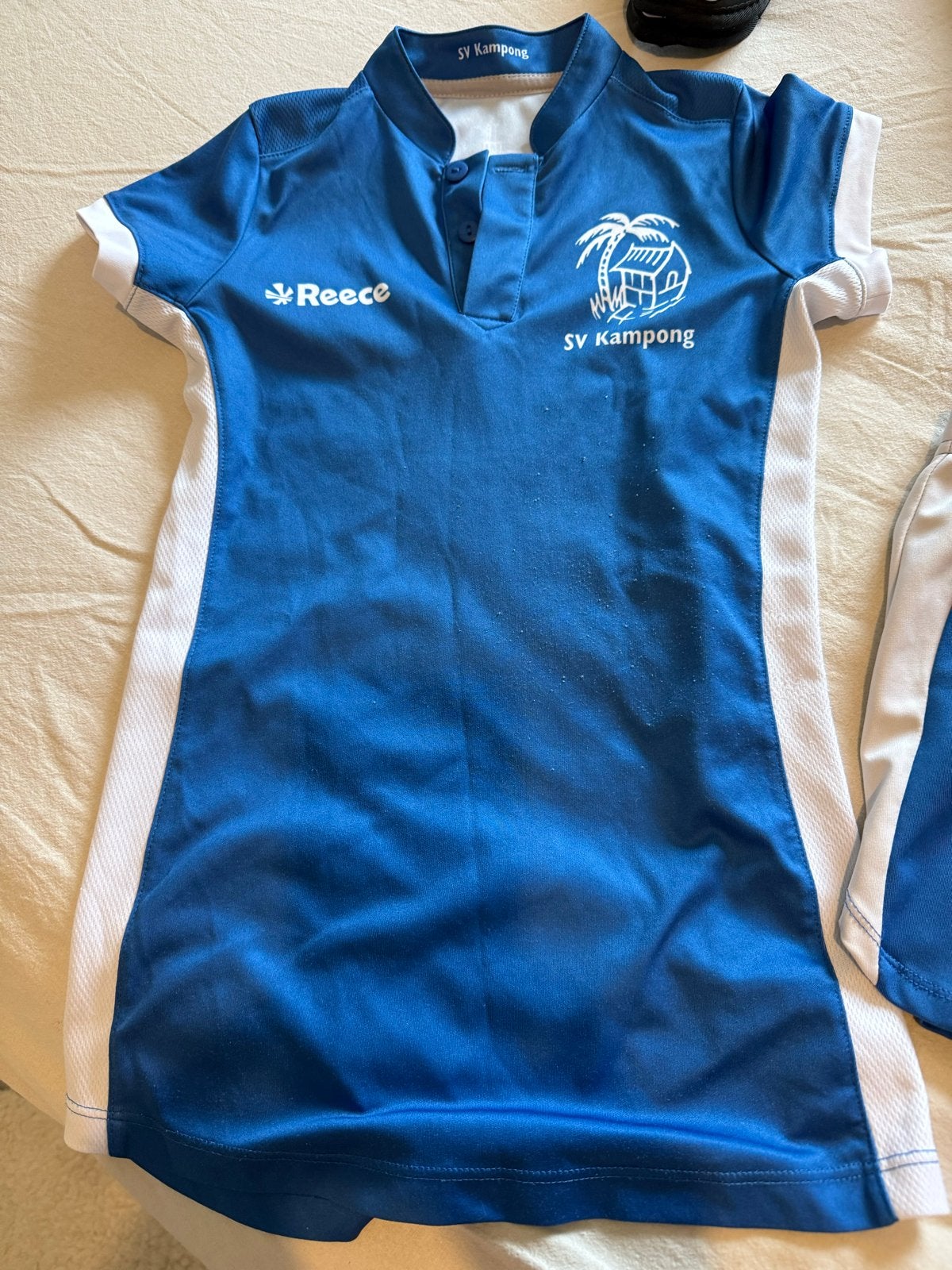 Kampong hockeykleding en sticks (meisje 8/10 jaar), Sport en Fitness, Hockey, Ophalen, Gebruikt, Kleding
