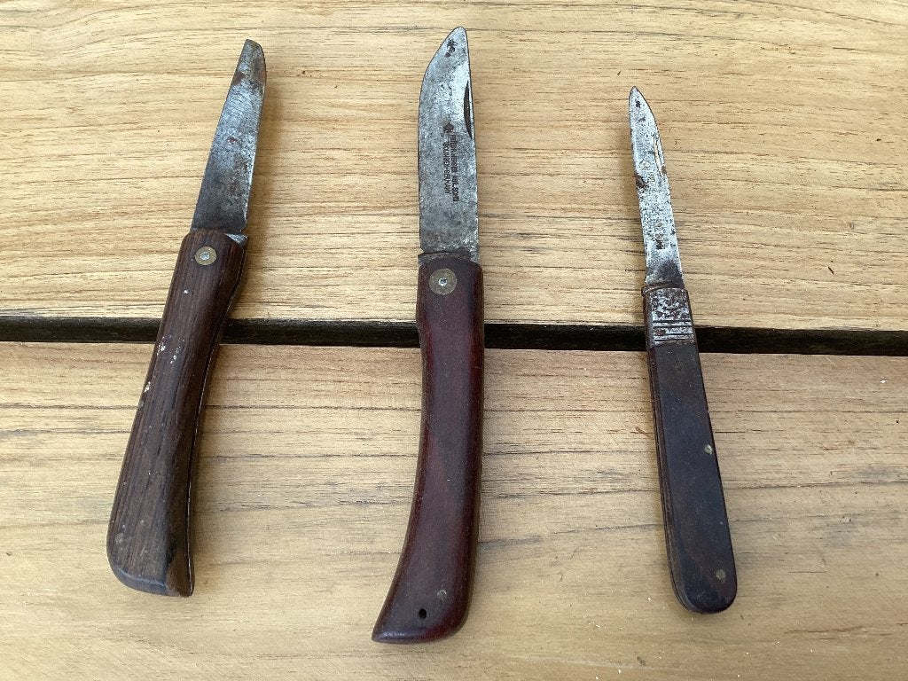 Oude zakmessen en een bijzonder gereedschap, Ophalen