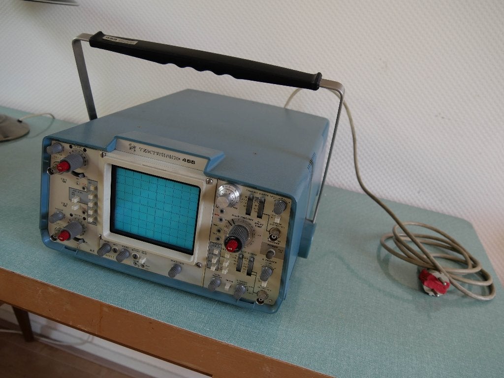 Tektronix 455 oscilloscoop, Ophalen, Gebruikt, Elektriciteit