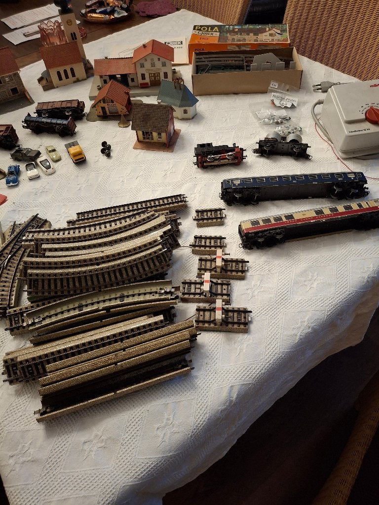 Märklin wv.  loc-wagons-rails-wissels- gebouwen. zie fot-oms, Wisselstroom, Gebruikt, Rails, Ophalen of Verzenden