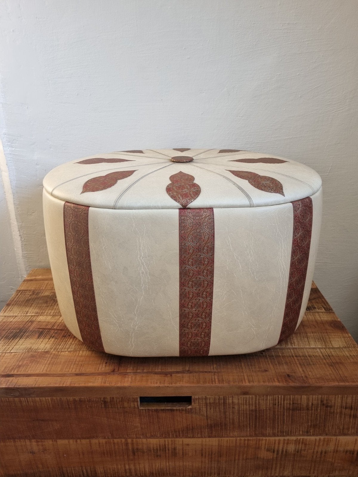 Vintage Poef/Voetenbank met opbergruimte crème rood, Vintage, Gebruikt, Meerkleurig, Kunststof