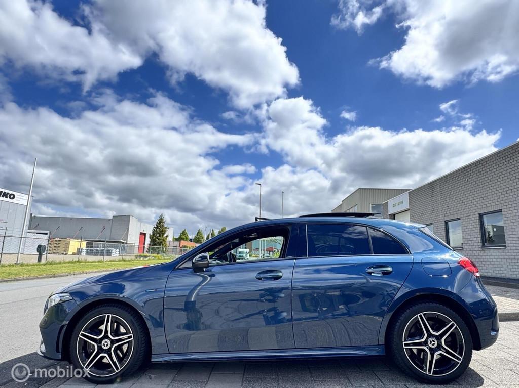 Mercedes A-klasse 250 e Premium Plus|Pano Burm Sfeer Camera, Auto's, Mercedes-Benz, Automatische klimaatregeling, Euro 6, 4 cilinders