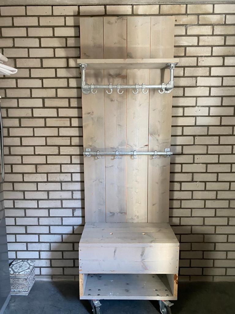 Steigerhouten kapstok op wielen, Huis en Inrichting, Woonaccessoires | Kapstokken, Ophalen, Gebruikt, 200 cm of meer, Staande kapstok