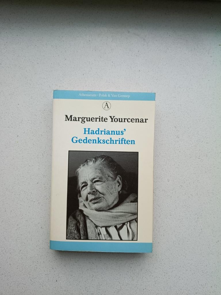 Hadrianus' Gedenkschriften - Marguerite Yourcenar, Ophalen of Verzenden, Gelezen, Europa overig