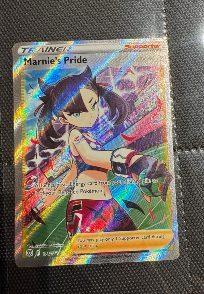 Marnie's Pride Full Art Trainer Kaart (Foil) - Pokémon TCG, Ophalen of Verzenden, Zo goed als nieuw, Losse kaart, Foil