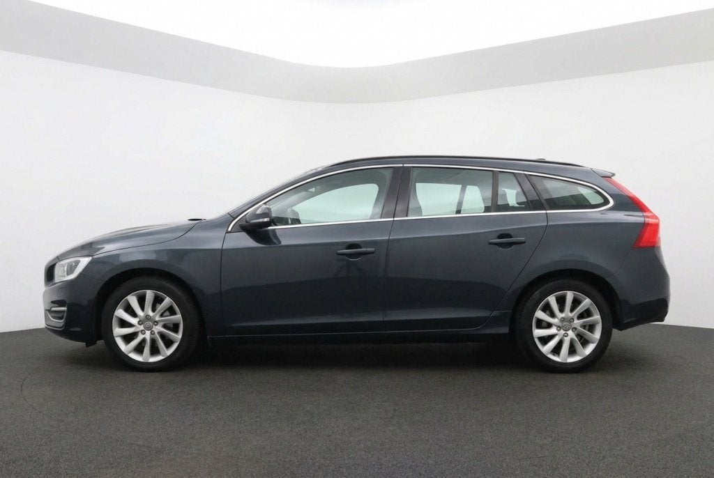 Volvo V60 T3 Polar+ Automaat | Adaptive Cruise | Bi-Xenon |, Auto's, Euro 5, 15 km/l, Gebruikt, 1532 kg