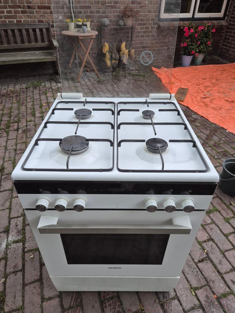 Siemens gasfornuis met oven, Witgoed en Apparatuur, Fornuizen, Ophalen, Gebruikt, 4 kookzones, Gas