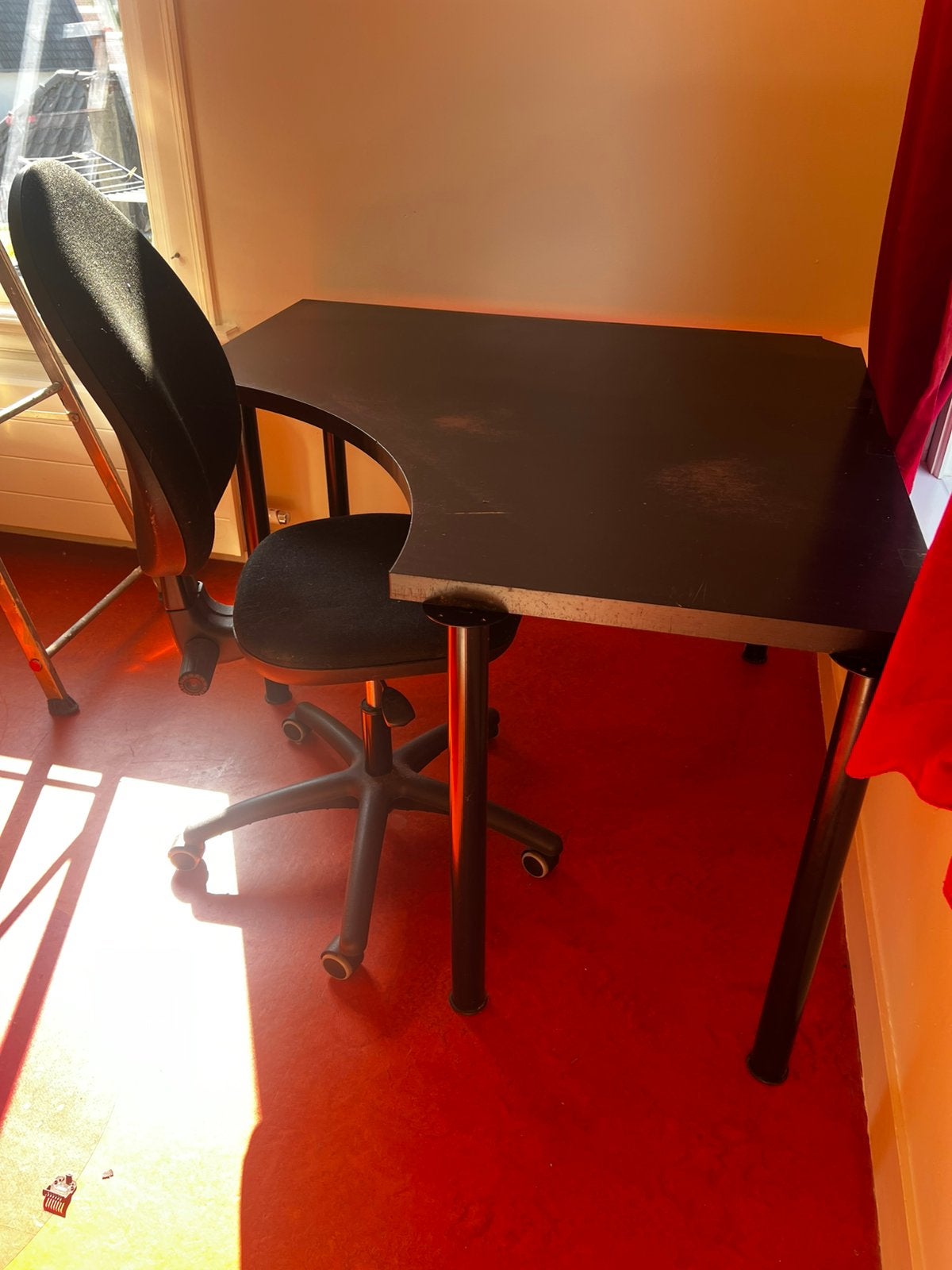 Ikea hoekbureau met draaibare bureaustoel, Ophalen, Gebruikt, 120 cm, Hoekbureau