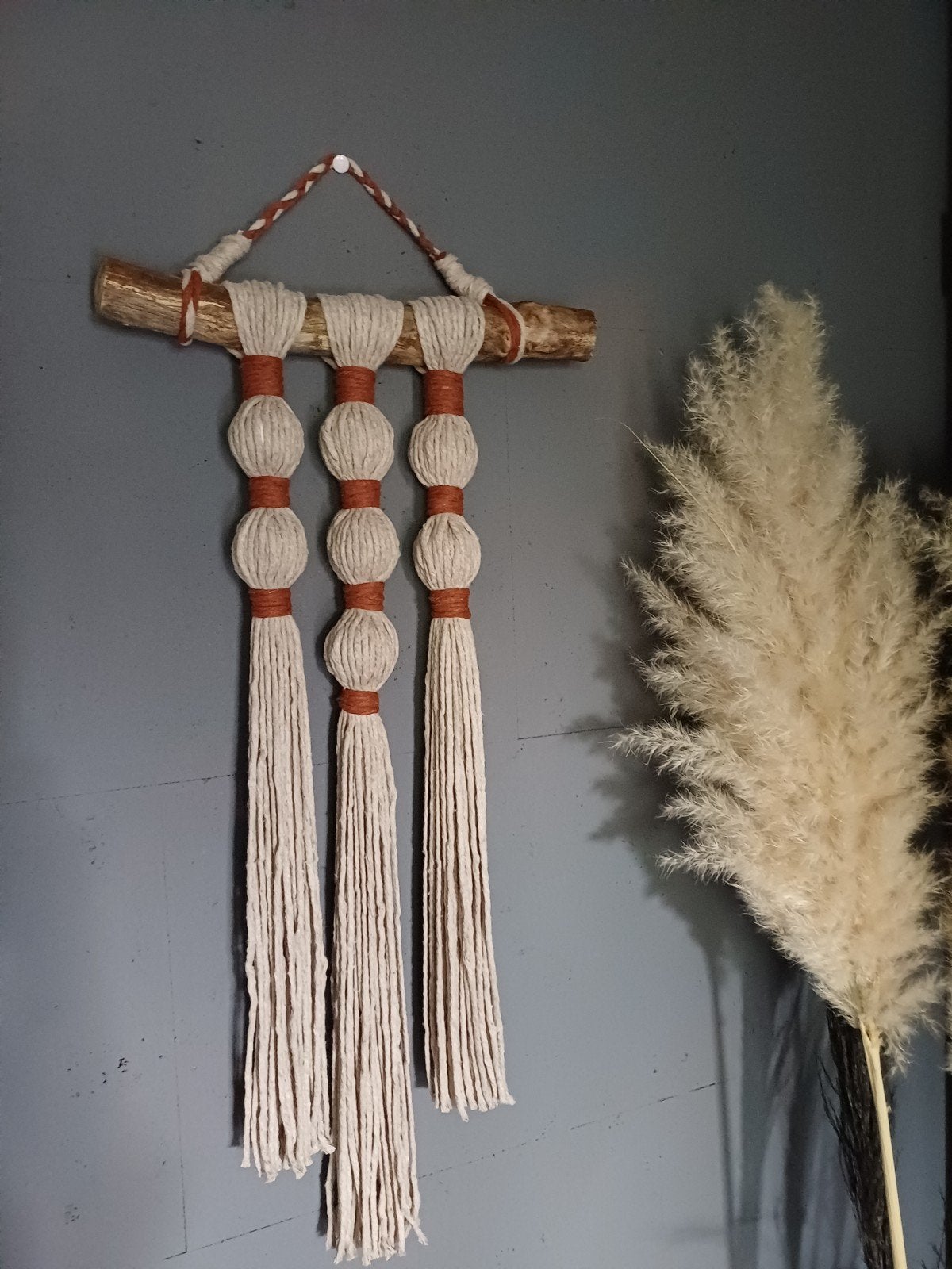 Macrame wanddecoratie herfsttinten met natuurlijke stok, Beige, Nieuw, 32 cm, Ophalen of Verzenden
