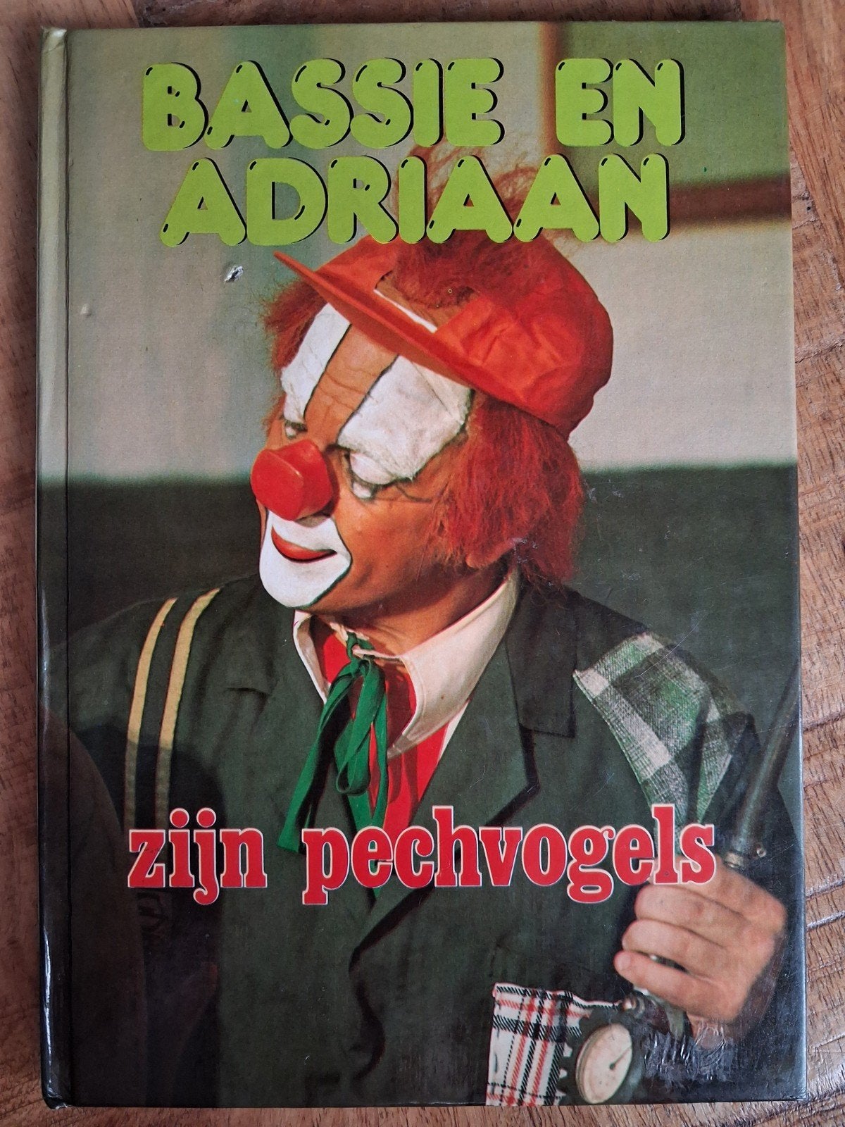 Bassie en Adriaan zijn pechvogels  - vintage boek 1979, Boeken, Ophalen of Verzenden, Fictie algemeen