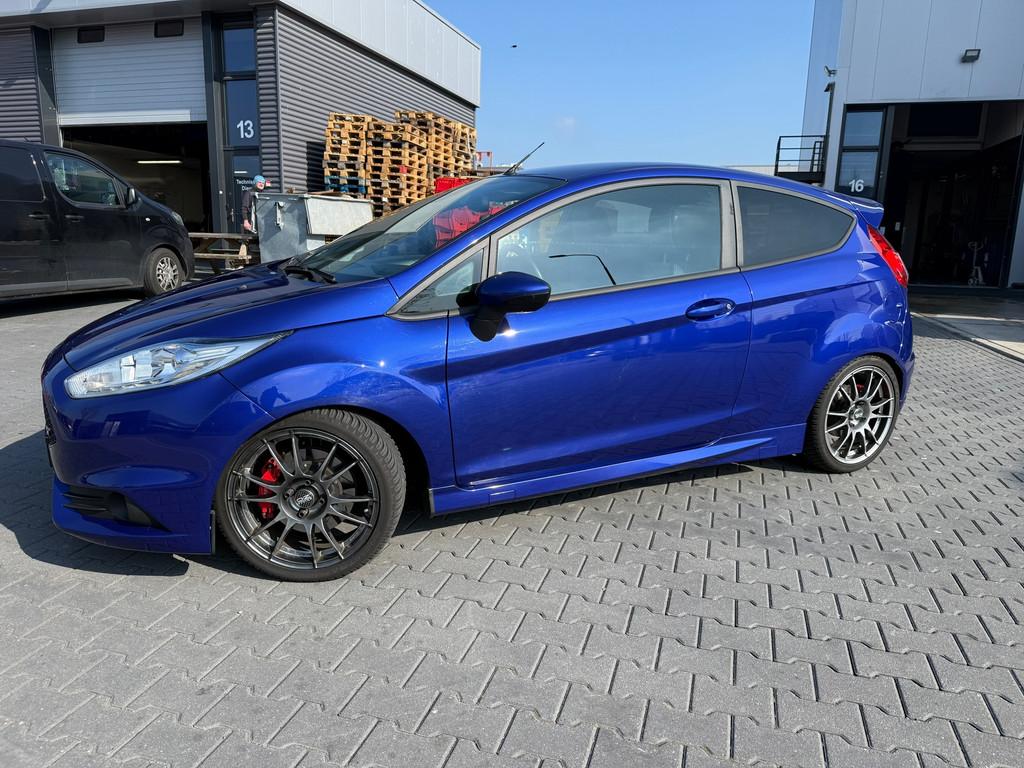 Ford FIESTA 1.6 ST2 2016/XENON/LED/KEYLESS/RECARO SCHAALSTOE, Auto's, Voorwielaandrijving, 1596 cc, 1063 kg, Gebruikt