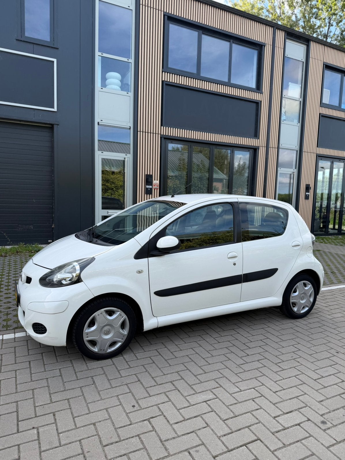 Toyota Aygo 1.0 12V Vvt-i 5Deurs 2009 Wit, Voorwielaandrijving, 4 stoelen, Origineel Nederlands, Bedrijf