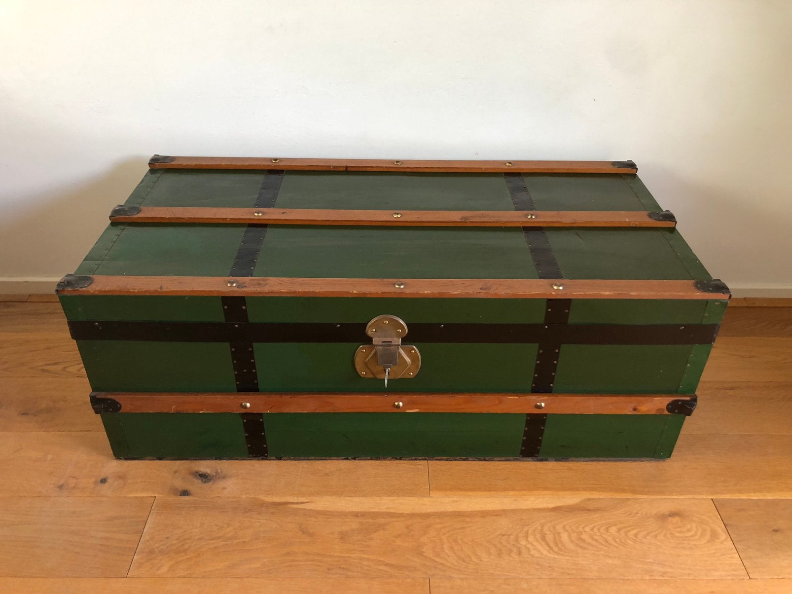 Antieke reiskist / koffer groen metaal met hout, Ophalen, Minder dan 50 cm, Gebruikt, 100 tot 150 cm