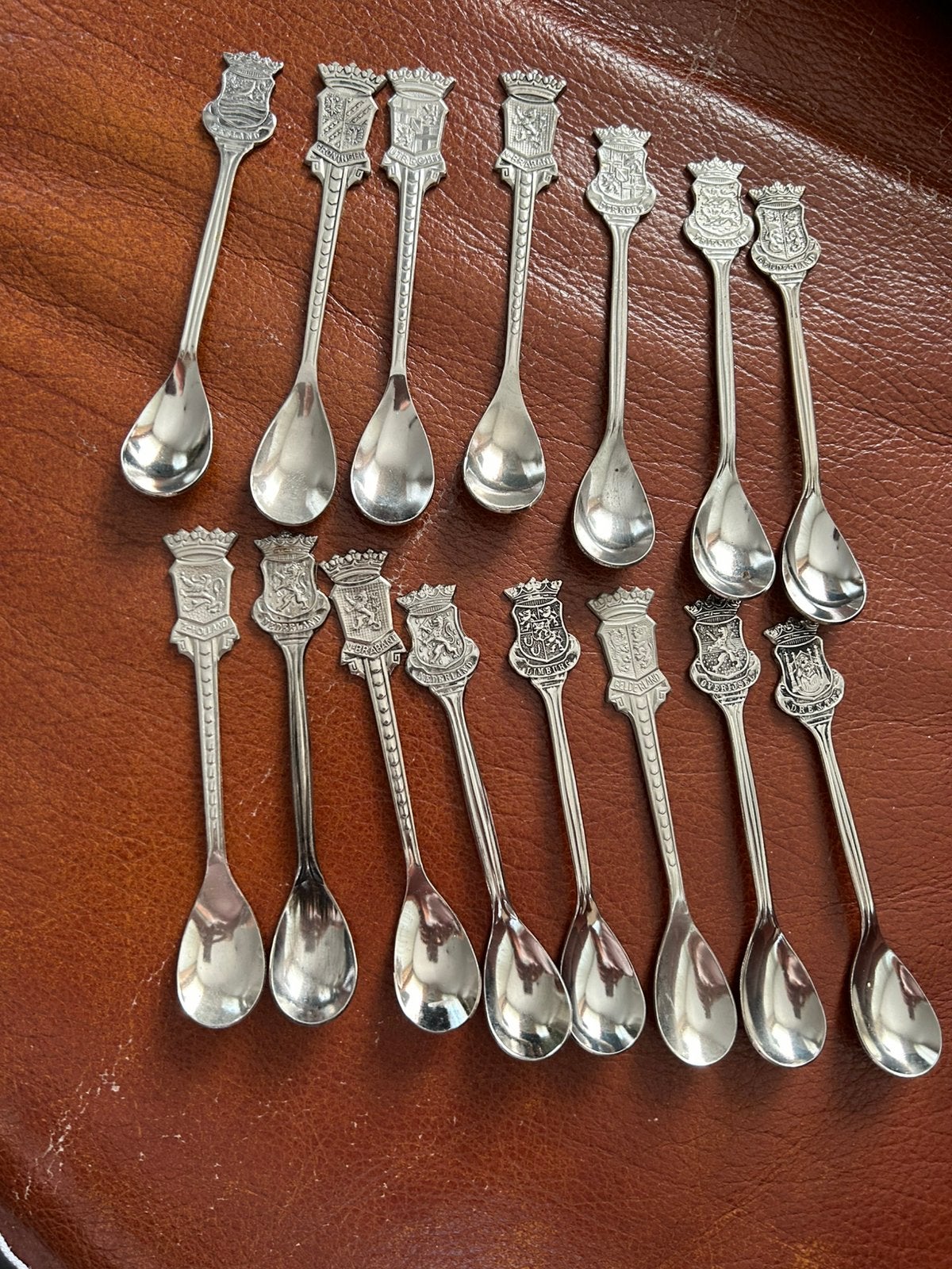15 steden lepeltjes, Ophalen
