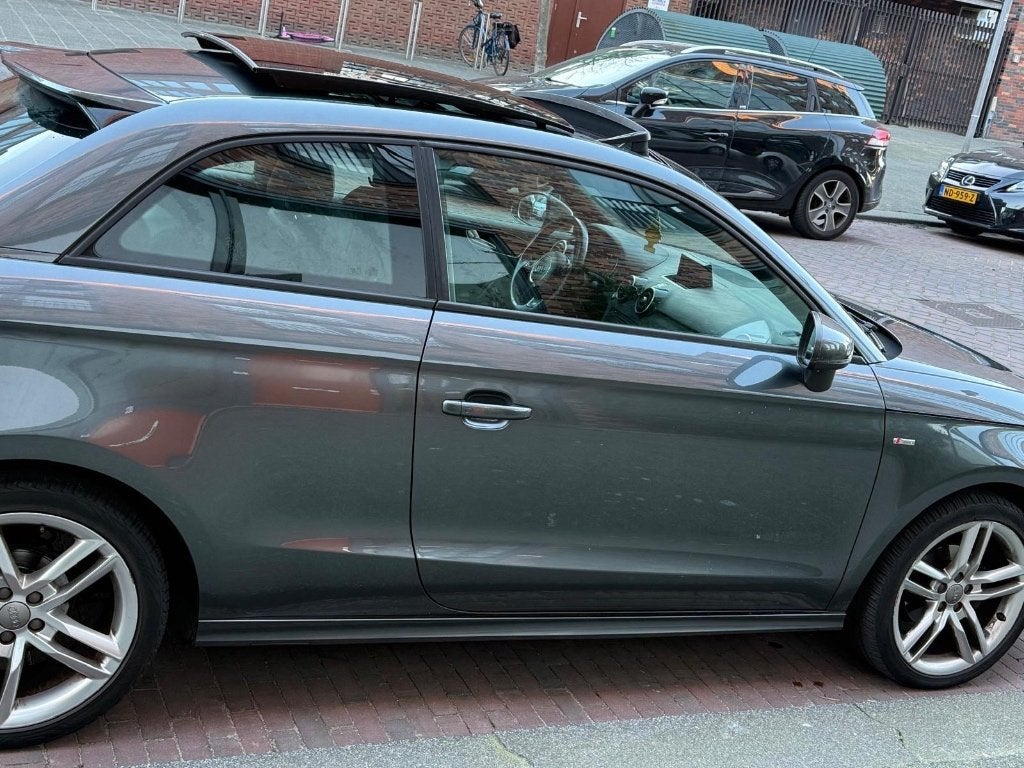 Audi A1 1.2 Tfsi 63KW 2011 Grijs, Voorwielaandrijving, Zwart, 4 cilinders, 4 stoelen