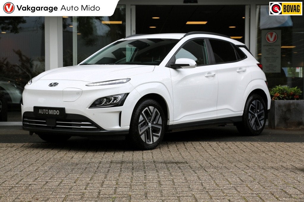 Hyundai KONA EV Comfort Smart 39kWh | Warmtepomp | BTW aftre, Auto's, Hyundai, 12 maanden, Gebruikt, Zwart, Wit