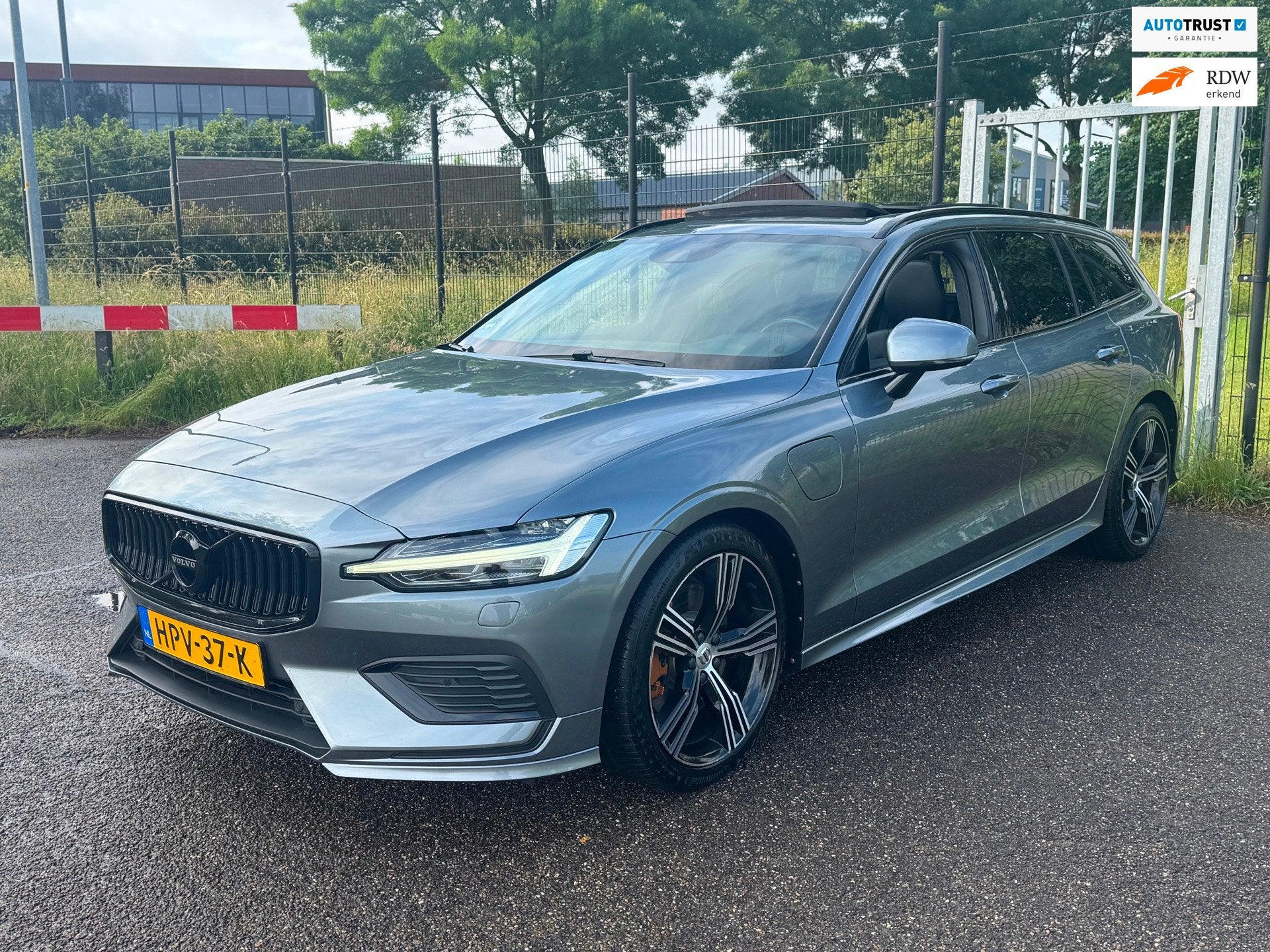 Volvo V60 2.0 T8 390PK Recharge AWD R-Design Panodak LED Tre, Auto's, Volvo, Automaat, Gebruikt, Euro 6, 4 cilinders