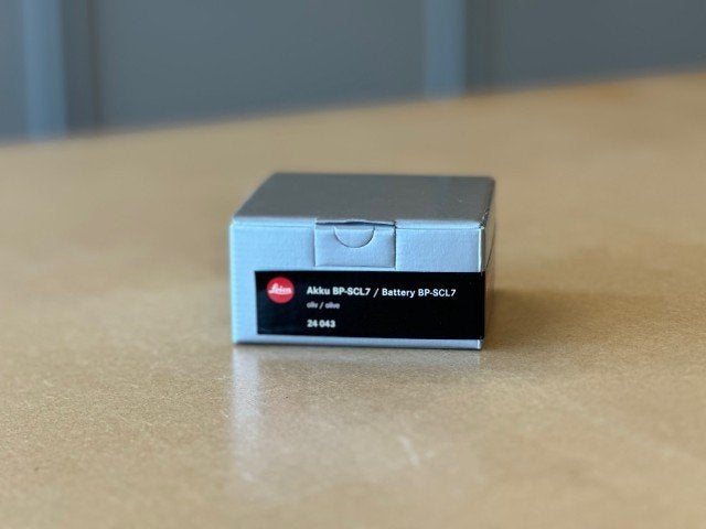 LEICA BP-SCL7 24043 Accu SAFARI OLIVE M11-P, Audio, Tv en Foto, Leica, Info@leica-welt.com, Am Leitz-Park 6 35578 Wetzlar, Zo goed als nieuw