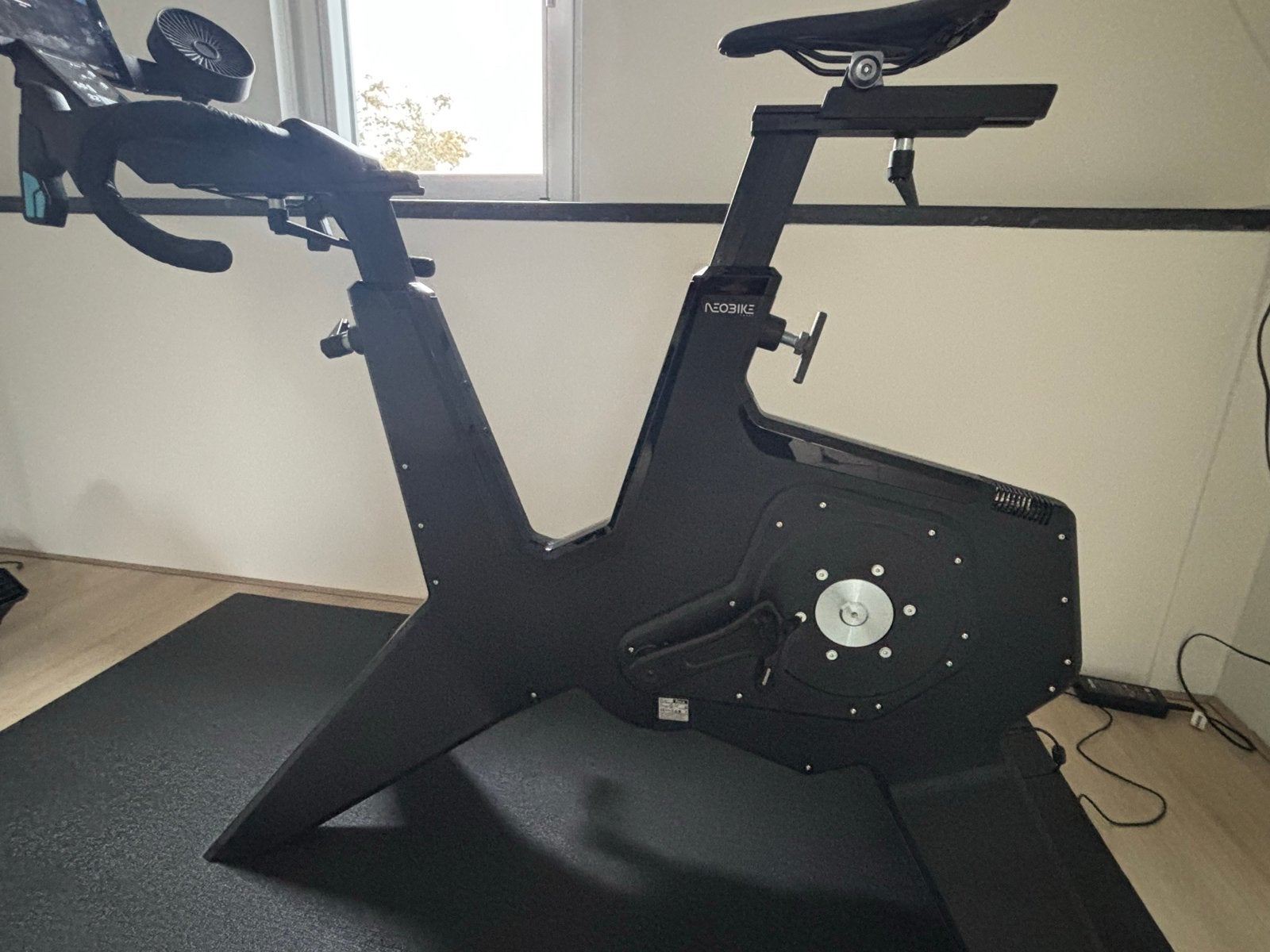 Tacx NEO Bike Smart Fietstrainer, Sport en Fitness, Ophalen, Zo goed als nieuw, Metaal, Benen