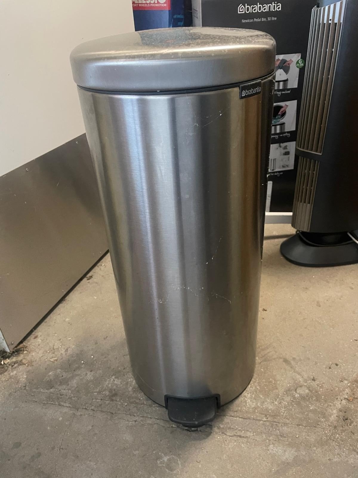 Brabantia NewIcon Pedaalemmer 30L - Zilver/Grijs, Huis en Inrichting, Ophalen