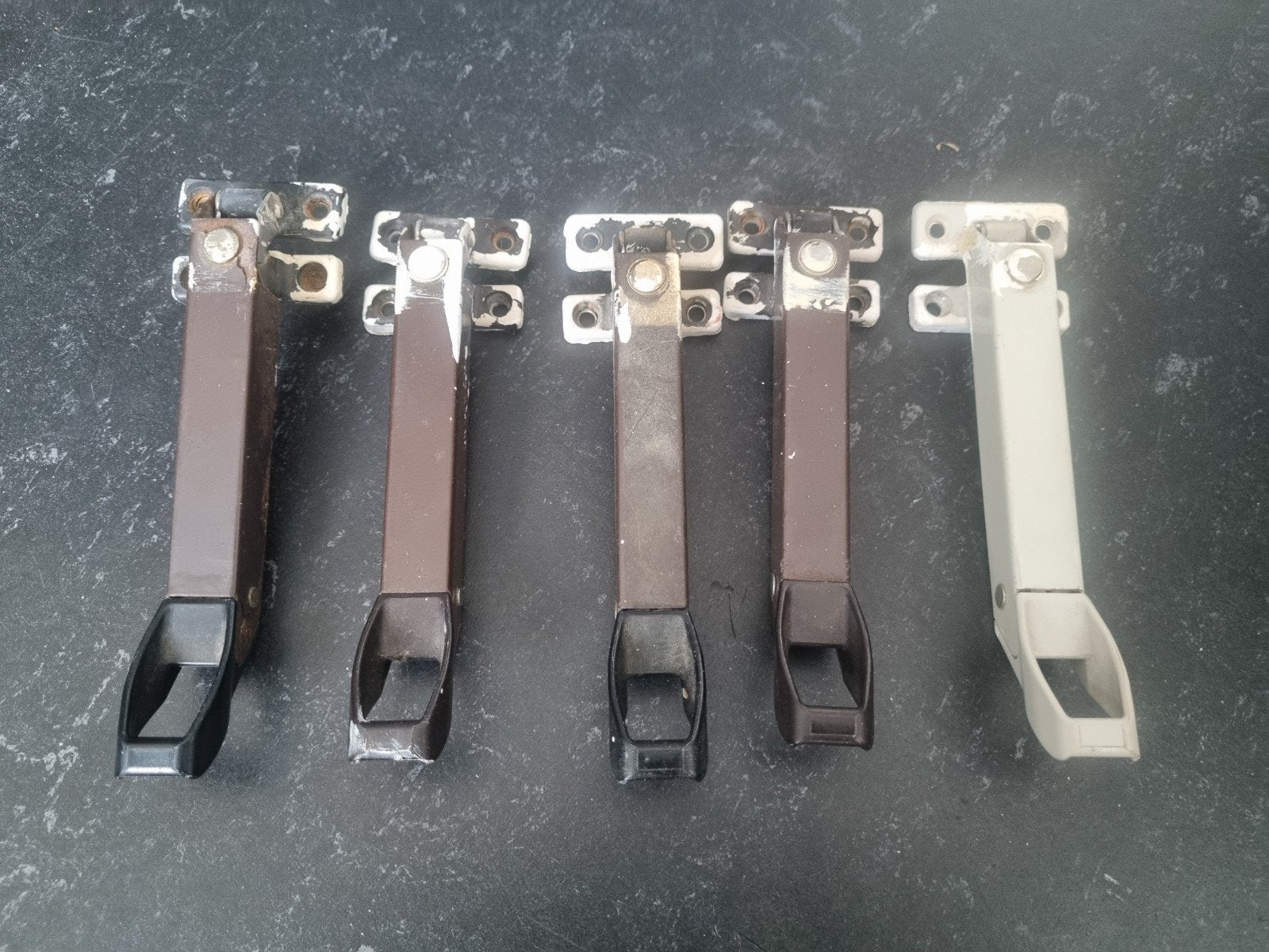 Raamuitzetters AXA - 5 stuks, Ophalen of Verzenden, Gebruikt, IJzer, Schuif of Grendel