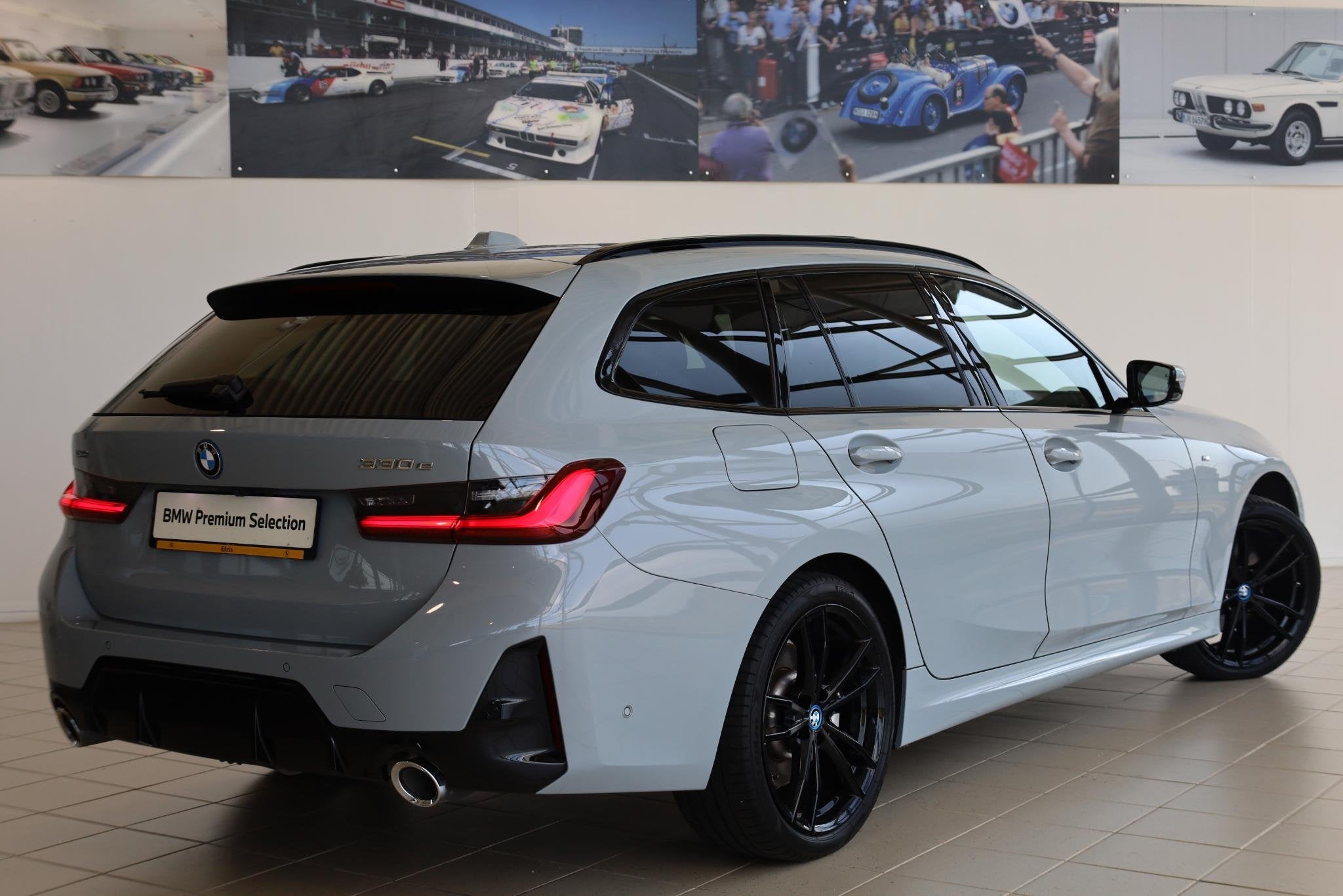 BMW 3 Serie Touring 330e xDrive M Sportpakket | Elektr. Trek, Auto's, 1998 cc, Stof, Gebruikt, Euro 6