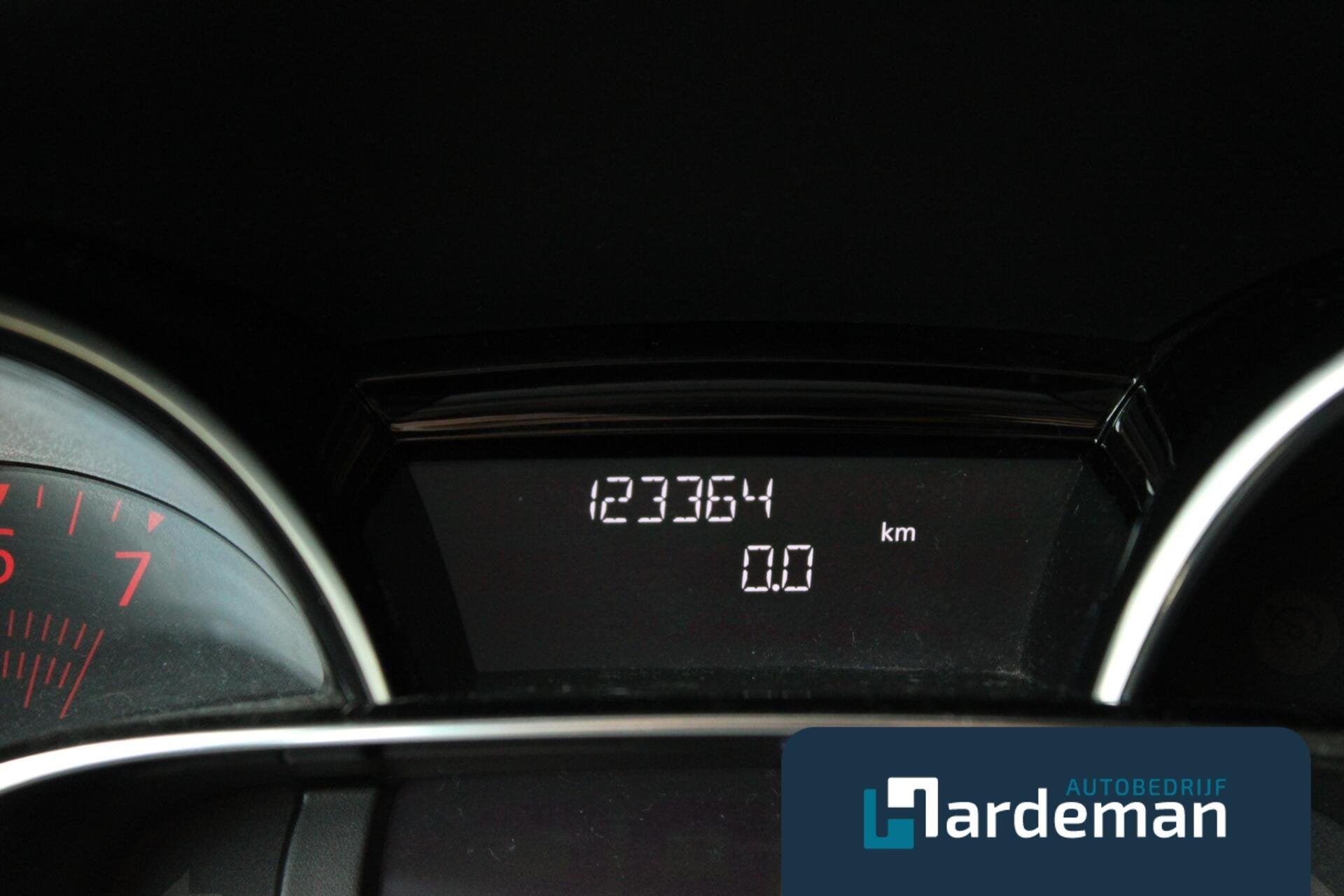 Renault Clio Estate 1.2 TCe Bose Navi Trekhaak, Auto's, Voorwielaandrijving, Gebruikt, 4 cilinders, Met garantie (alle)