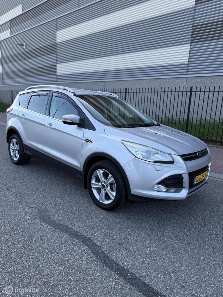 Ford Kuga 1.6 Titanium Trekhaak / Stoelverwarming /, Voorwielaandrijving, Euro 5, 15 km/l, Gebruikt