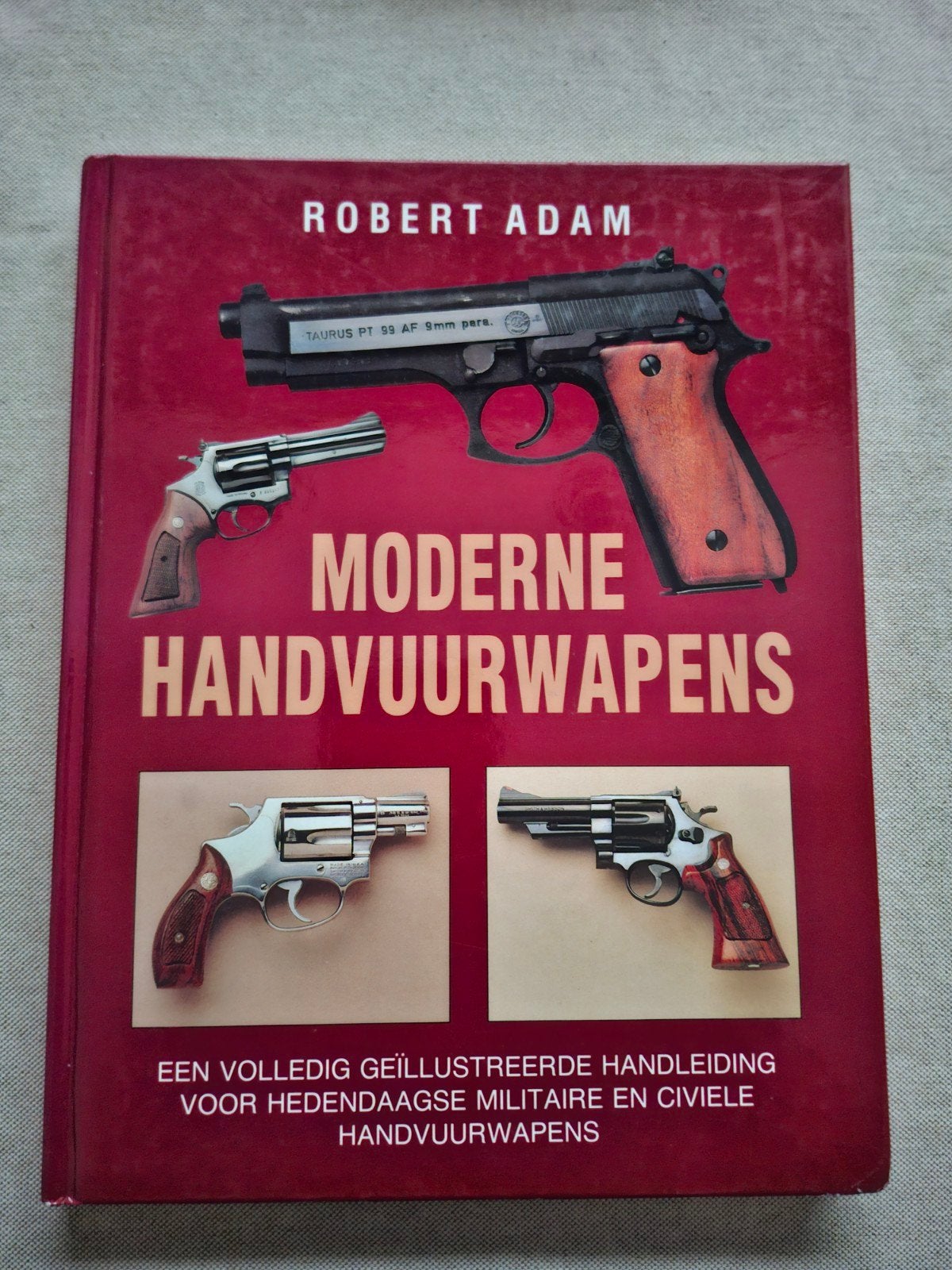 Moderne Handvuurwapens - Geïllustreerde Handleiding, Boeken, Zo goed als nieuw, 1945 tot heden, Overige onderwerpen, Verzenden