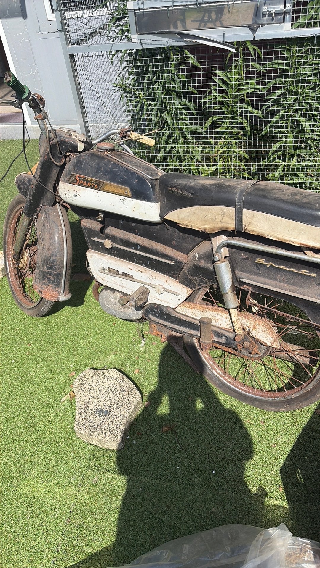Oude Sparta bromfiets - Opknapper/Onderdelen, Fietsen en Brommers, Brommers | Oldtimers, Ophalen, Maximaal 45 km/u, Sparta