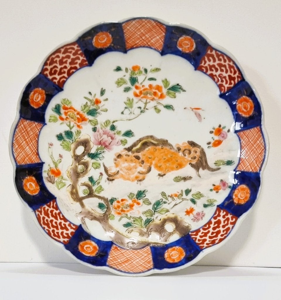 Antiek Imari bord met pioenrozen en Foo-Dog, Antiek en Kunst, Ophalen of Verzenden