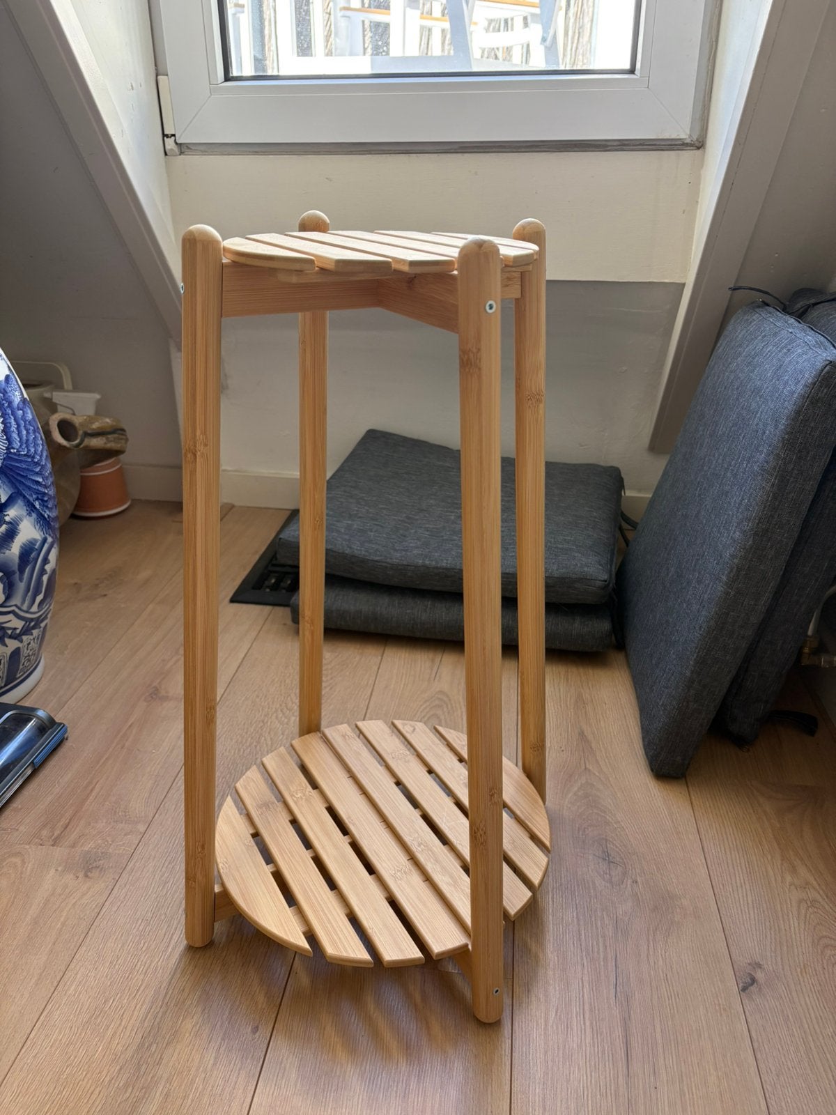 Houten bijzettafel / plantentafel – side table, Ophalen, Zo goed als nieuw, Rond, Minder dan 55 cm