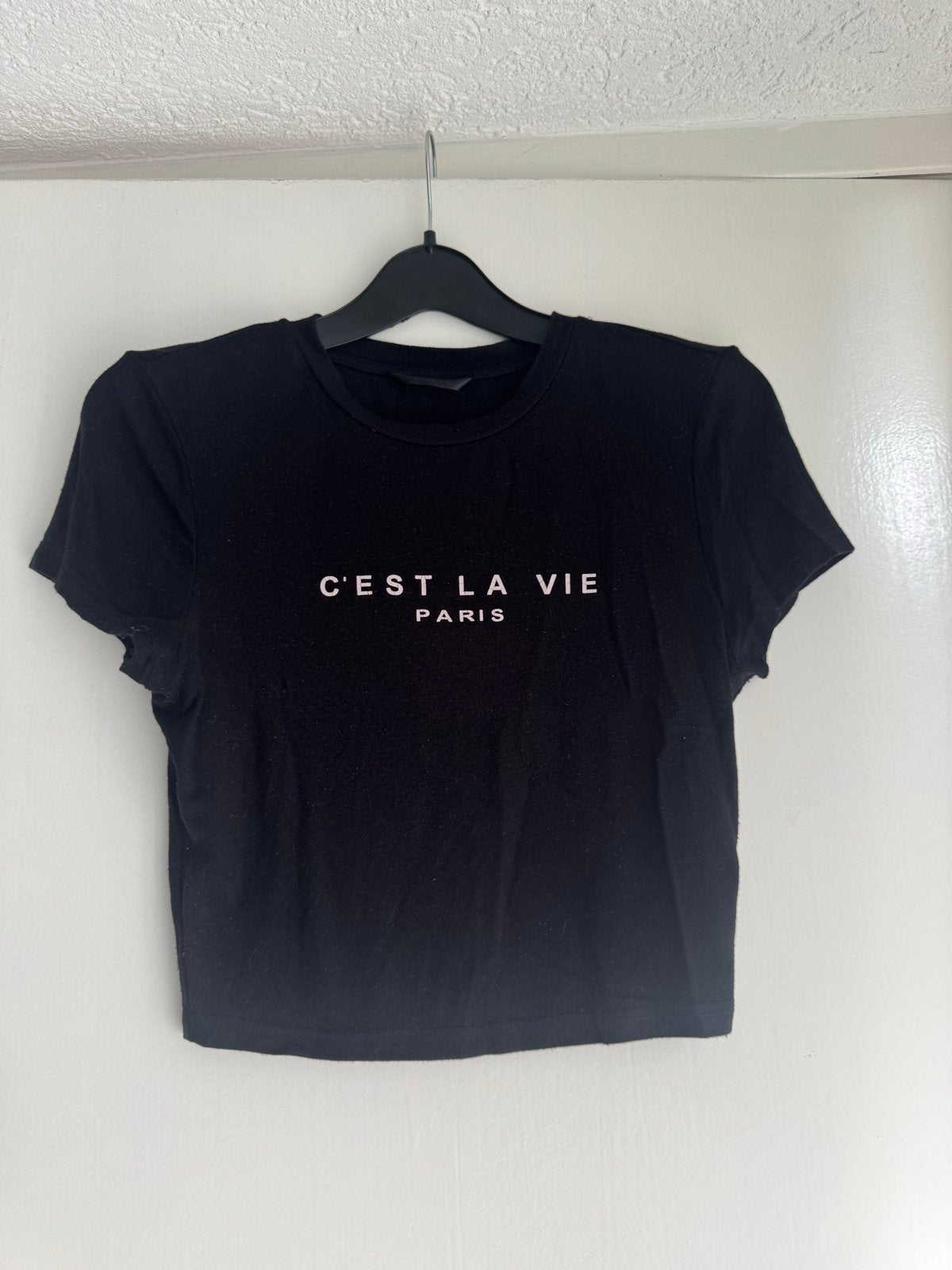 Zwart T-shirt met 'C'est la vie Paris' opdruk, Kleding | Dames, Zwart, Ophalen of Verzenden, Korte mouw, Maat 36 (S)