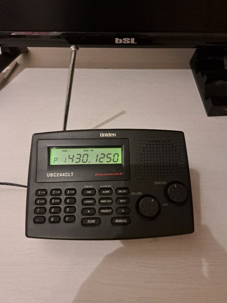 Te koop, Uniden Bearcat UBC244CLT, Ophalen, Zo goed als nieuw, 30 tot 200 kanalen