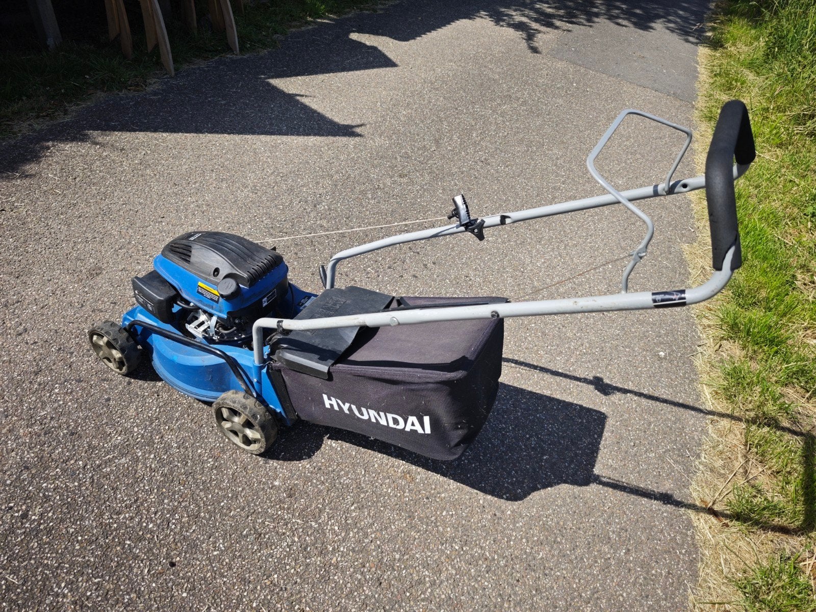 Hyundai 4-takt grasmaaier - gebruikt, bijna nieuw maaimes, Ophalen, Cirkelmaaier, Gebruikt, Opvangbak