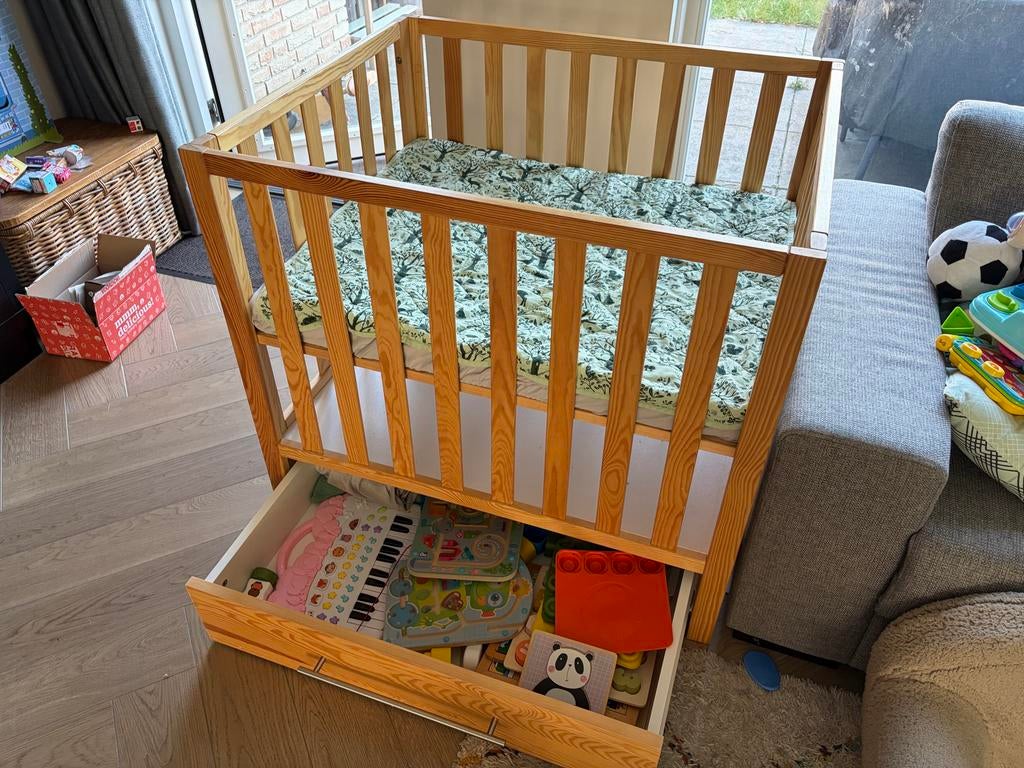 Houten baby box met lade, Kinderen en Baby's, Boxen, Ophalen, Gebruikt, Vierkant, In hoogte verstelbaar