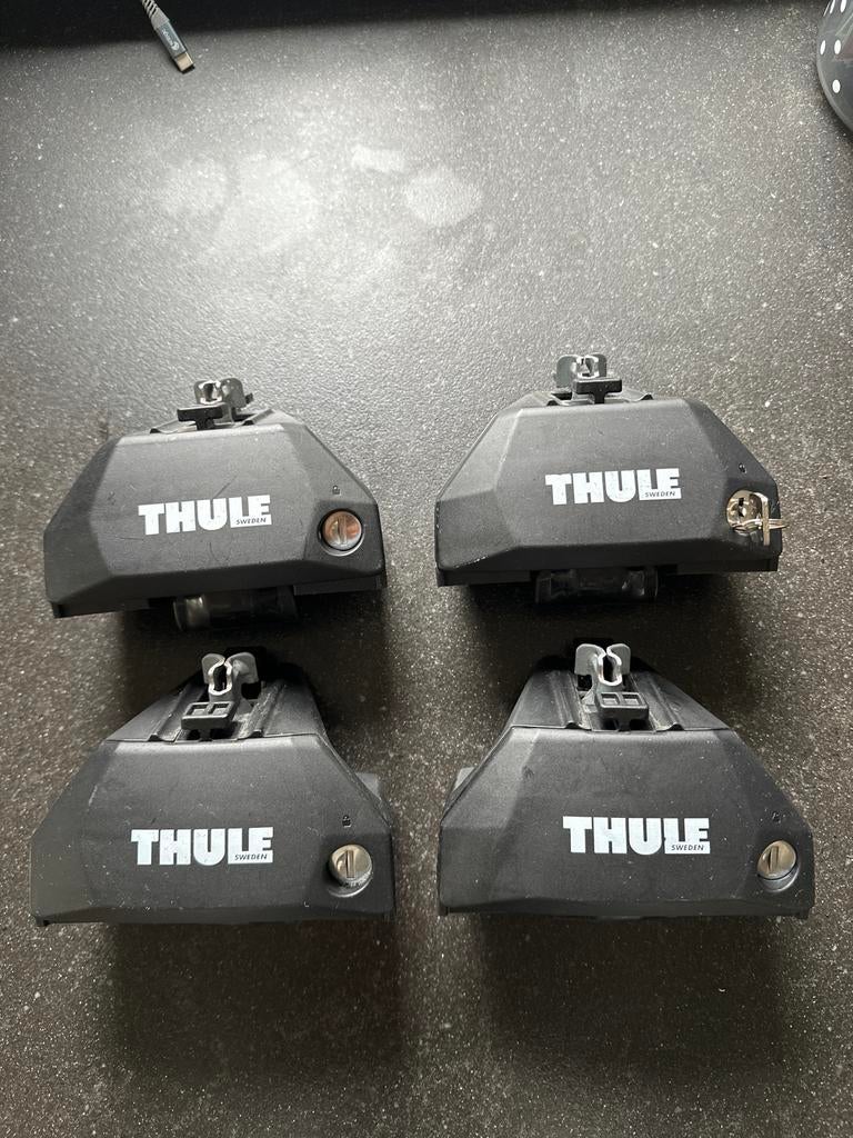 Thule flush rail voetset + Thule kit 186086, Auto diversen, Dakdragers, Ophalen, Gebruikt