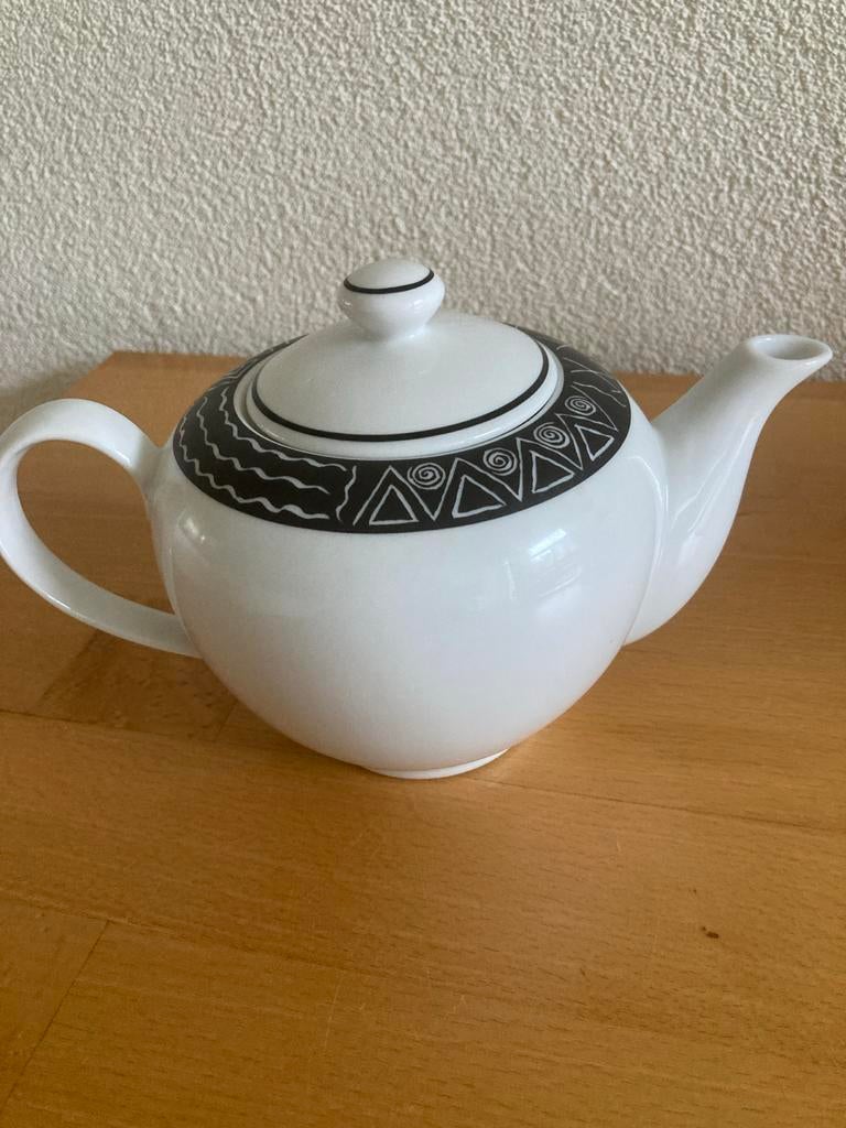 Witte theepot met zwart-wit geometrisch patroon, Overige typen, Ophalen of Verzenden, Zo goed als nieuw, Overige stijlen